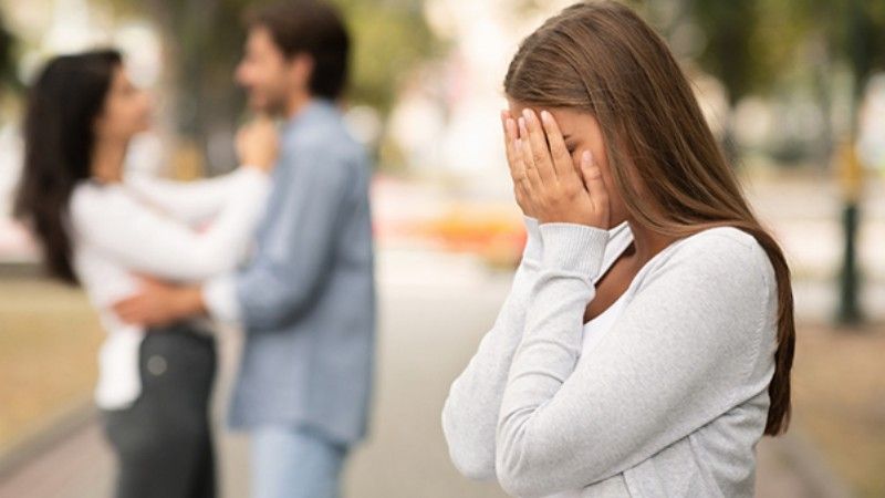 My husband cheated on me and wanted to divorce me for his mistress, and took all the property...