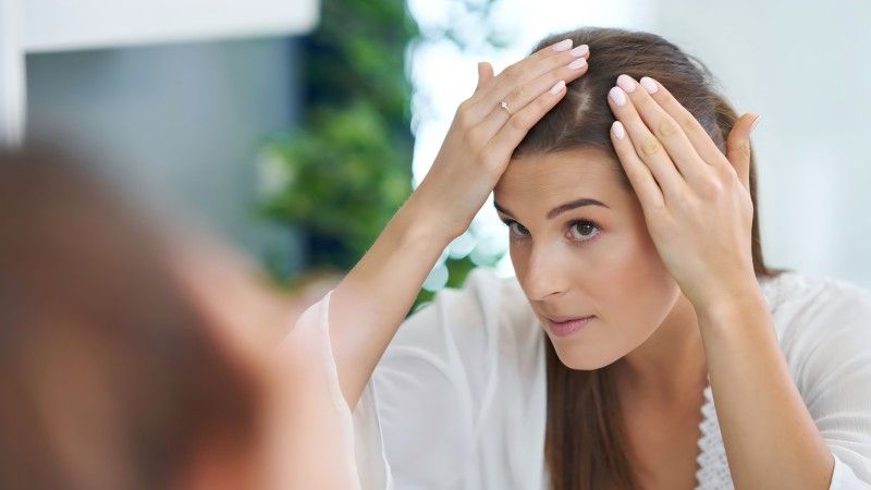 Sabia que o stress psicológico excessivo também pode causar queda de cabelo?